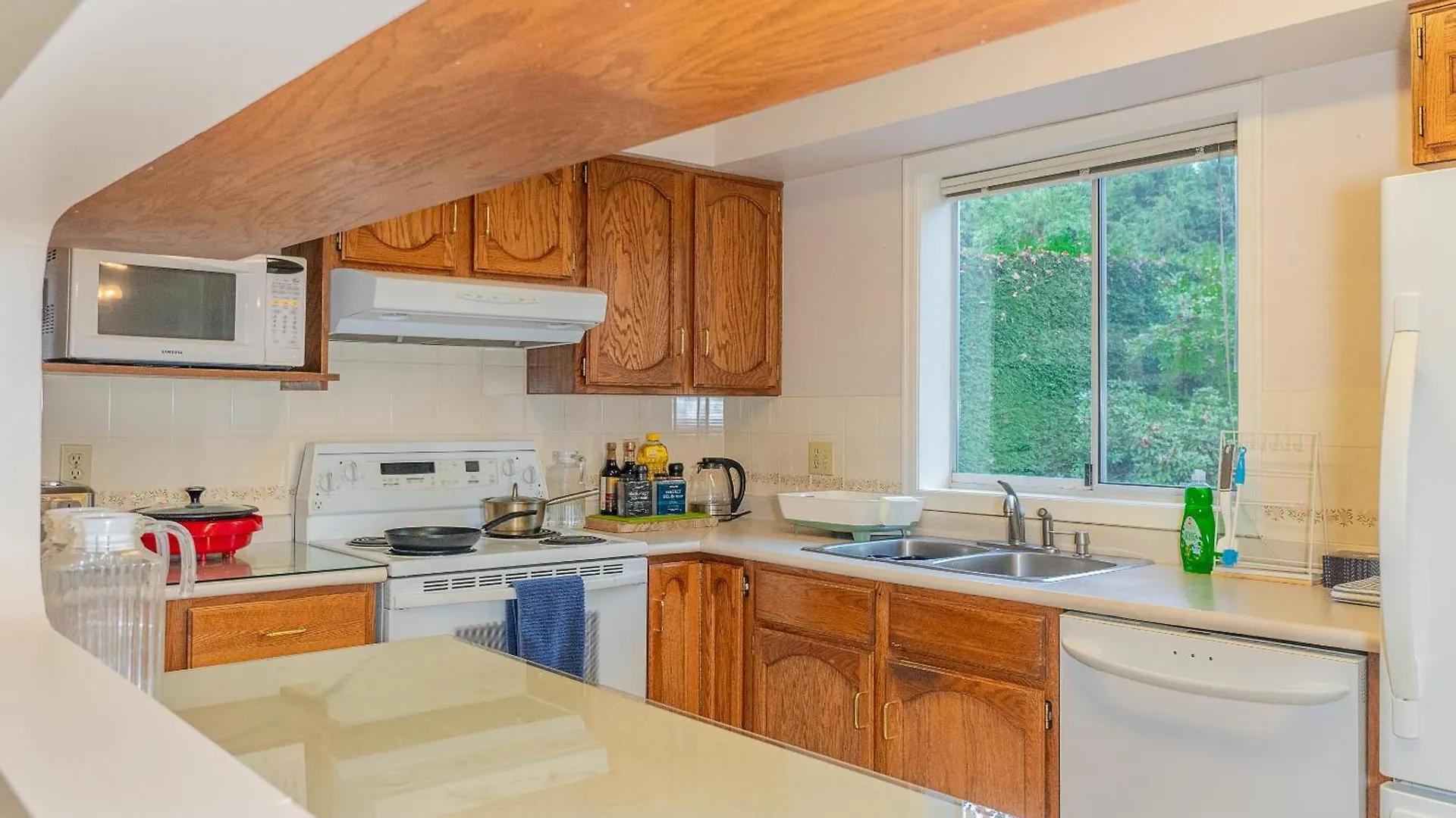 Garden Hotel 3-Bedroom House For Whole Book Richmond Canada