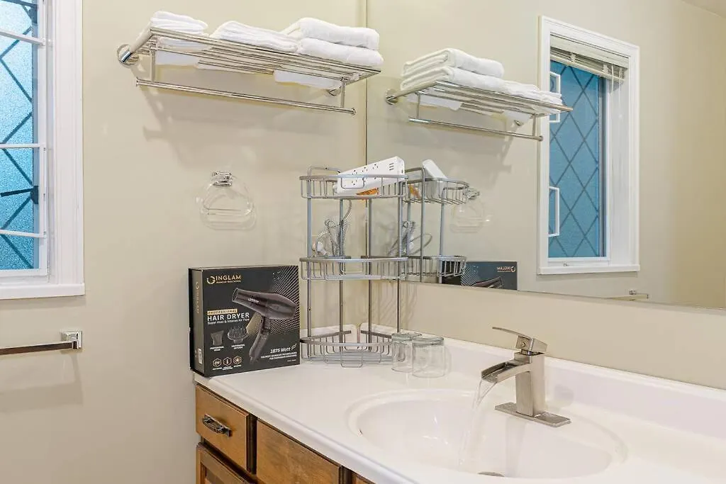 Garden Hotel 3-Bedroom House For Whole Book Richmond Holiday home