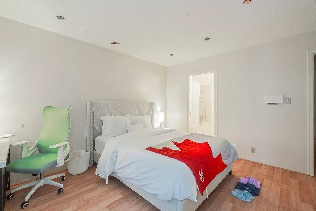 Garden Hotel 3-Bedroom House For Whole Book Richmond Canada